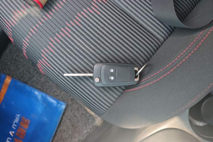 Used Buick Encore 2015 1.4T Automatic Two-Wheel Drive Urban Elite Version Vehicle Key