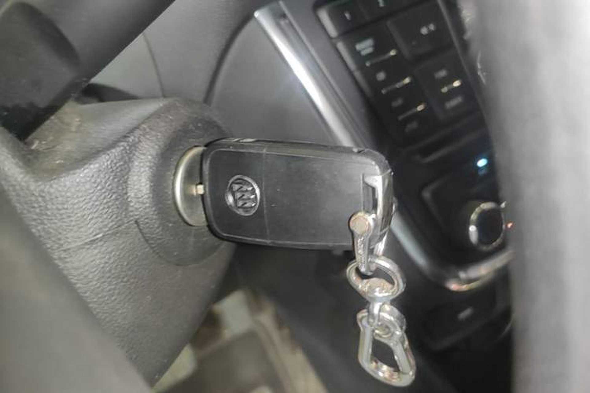 Used Buick Encore 2015 1.4T Automatic Two-Wheel Drive Urban Elite Version Vehicle Key
