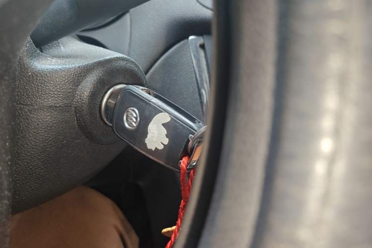 Used Buick Encore 2015 1.4T Automatic Two-Wheel Drive Urban Elite Version Vehicle Key
