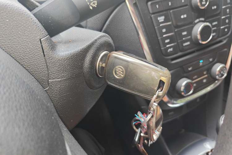 Used Buick Encore 2015 1.4T Automatic Two-Wheel Drive Urban Elite Version Vehicle Key