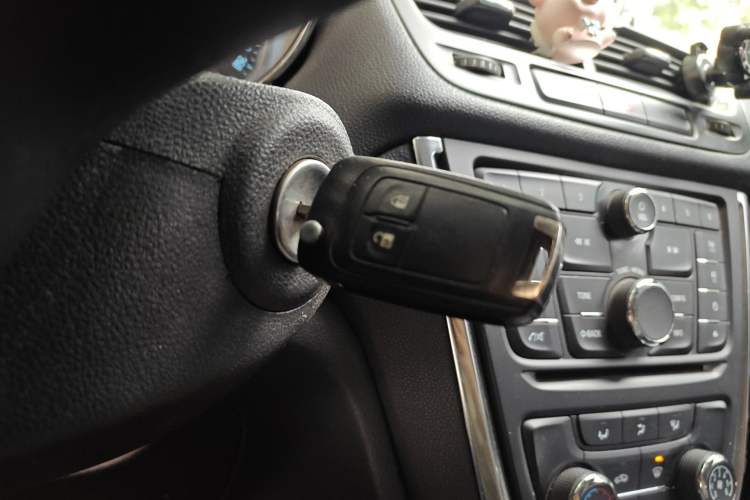 Used Buick Encore 2015 1.4T Automatic Two-Wheel Drive Urban Elite Version Vehicle Key