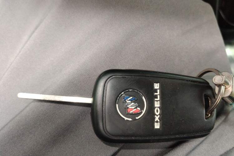 Used Buick Encore 2015 1.4T Automatic Two-Wheel Drive Urban Elite Version Vehicle Key