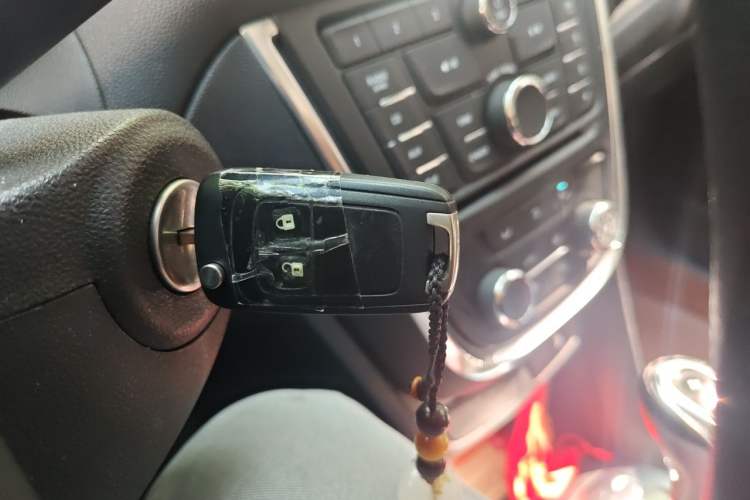 Used Buick Encore 2015 1.4T Automatic Two-Wheel Drive Urban Elite Version Vehicle Key