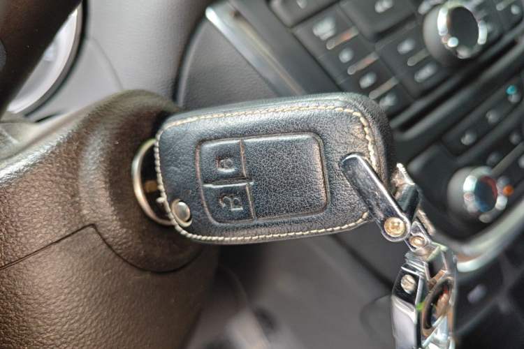 Used Buick Encore 2015 1.4T Automatic Two-Wheel Drive Urban Elite Version Vehicle Key