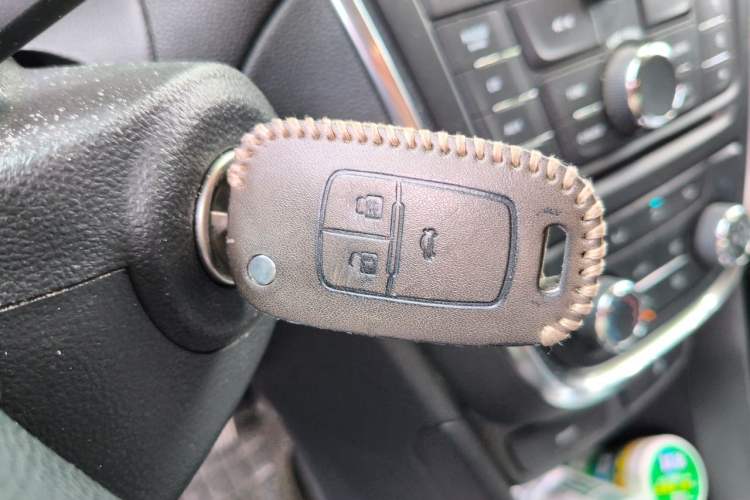 Used Buick Encore 2015 1.4T Automatic Two-Wheel Drive Urban Elite Version Vehicle Key