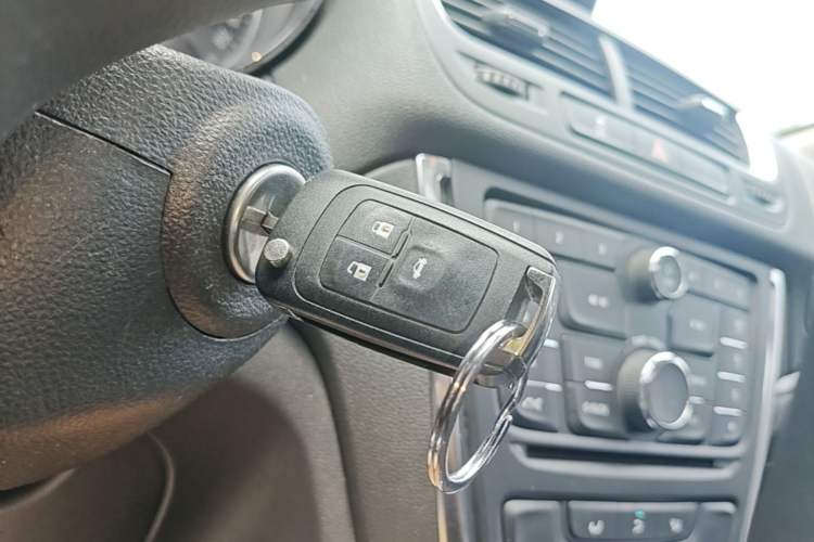 Used Buick Encore 2015 1.4T Automatic Two-Wheel Drive Urban Elite Version Vehicle Key