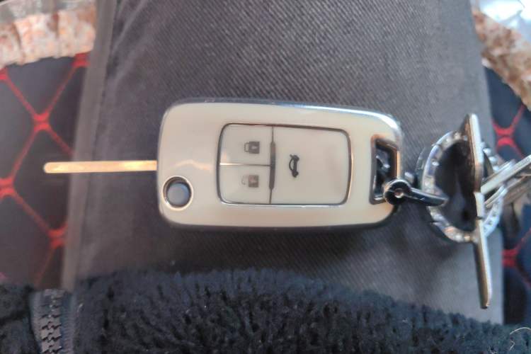 Used Buick Encore 2015 1.4T Automatic Two-Wheel Drive Urban Elite Version Vehicle Key