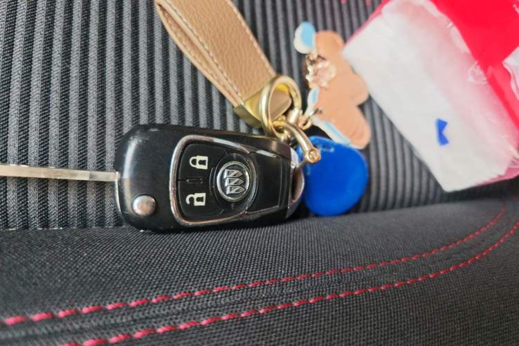 Used Buick Encore 2015 1.4T Automatic Two-Wheel Drive Urban Elite Version Vehicle Key