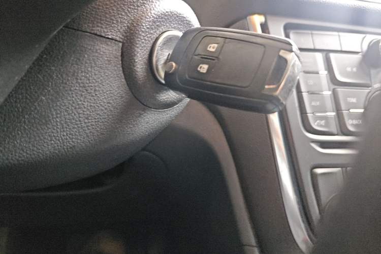 Used Buick Encore 2015 1.4T Automatic Two-Wheel Drive Urban Elite Version Vehicle Key