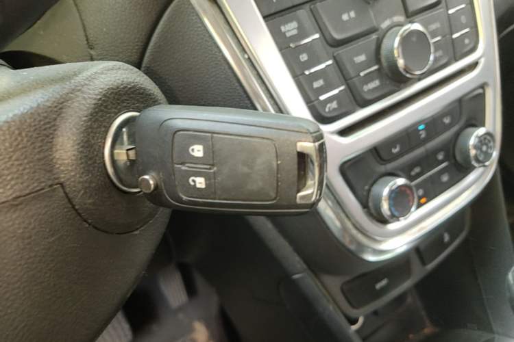 Used Buick Encore 2015 1.4T Automatic Two-Wheel Drive Urban Elite Version Vehicle Key