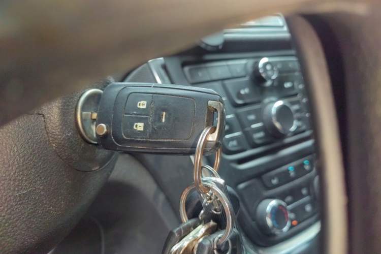 Used Buick Encore 2015 1.4T Manual Two-Wheel Drive Urban Advanced Model Vehicle Key