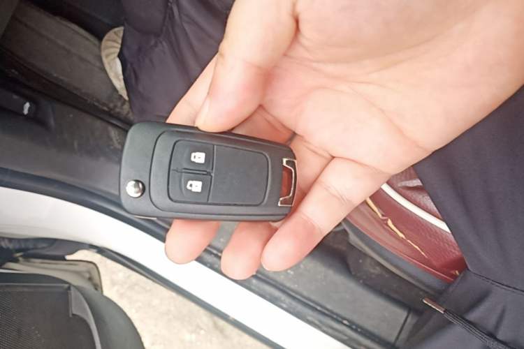 Used Buick Encore 2015 1.4T Automatic Two-Wheel Drive Urban Elite Version Vehicle Key