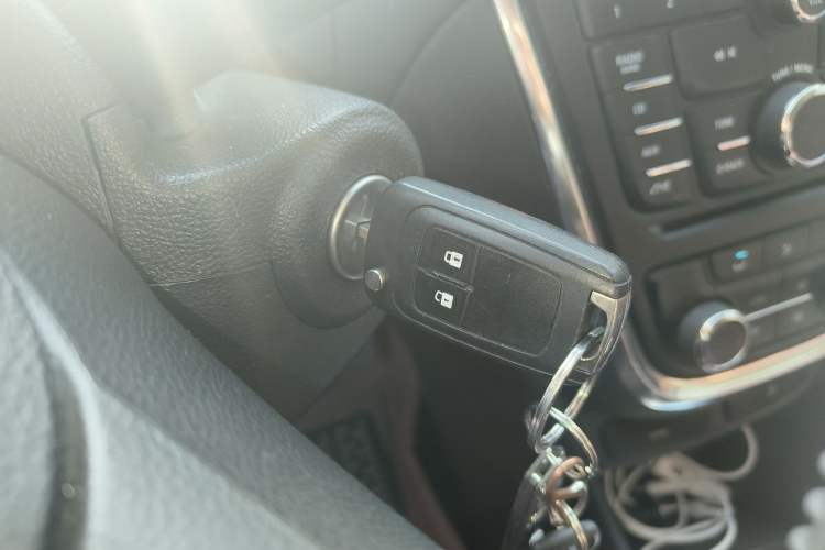 Used Buick Encore 2015 1.4T Automatic Two-Wheel Drive Urban Elite Version Vehicle Key