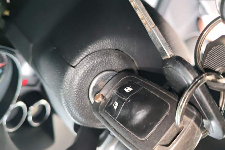 Used Buick Encore 2015 1.4T Automatic Two-Wheel Drive Urban Elite Version Vehicle Key