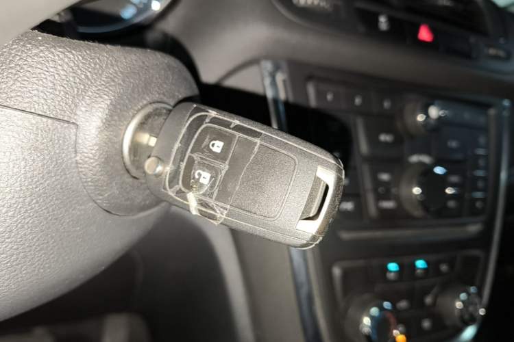 Used Buick Encore 2015 1.4T Automatic Two-Wheel Drive Urban Elite Version Vehicle Key