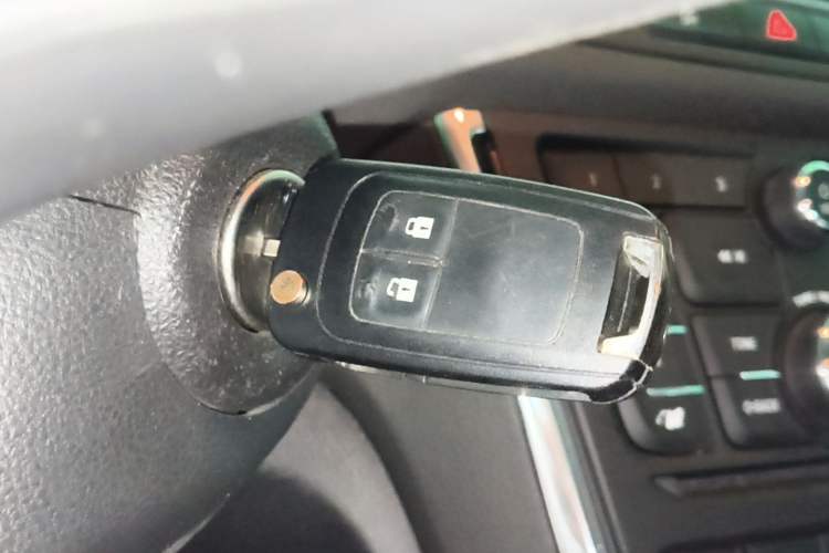 Used Buick Encore 2015 1.4T Automatic Two-Wheel Drive Urban Elite Version Vehicle Key