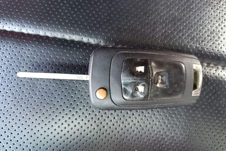 Used Buick Encore 2015 1.4T Automatic Two-Wheel Drive Urban Elite Version Vehicle Key