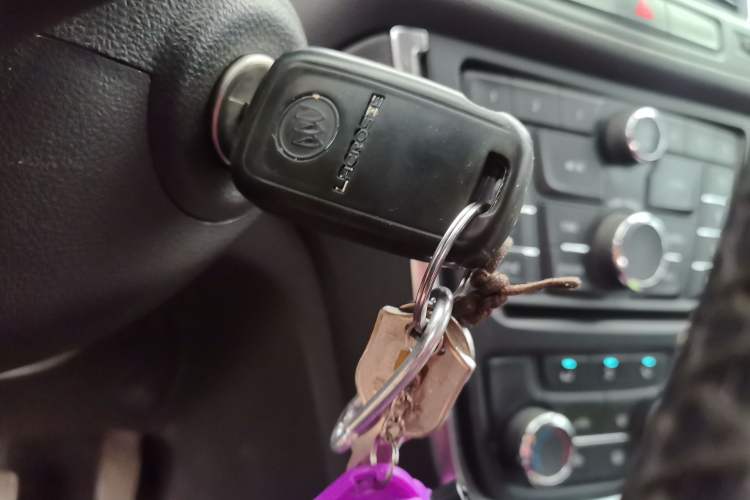 Used Buick Encore 2015 1.4T Automatic Two-Wheel Drive Urban Elite Version Vehicle Key