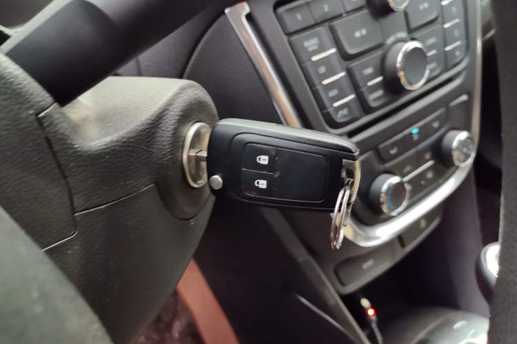 Used Buick Encore 2015 1.4T Automatic Two-Wheel Drive Urban Elite Version Vehicle Key