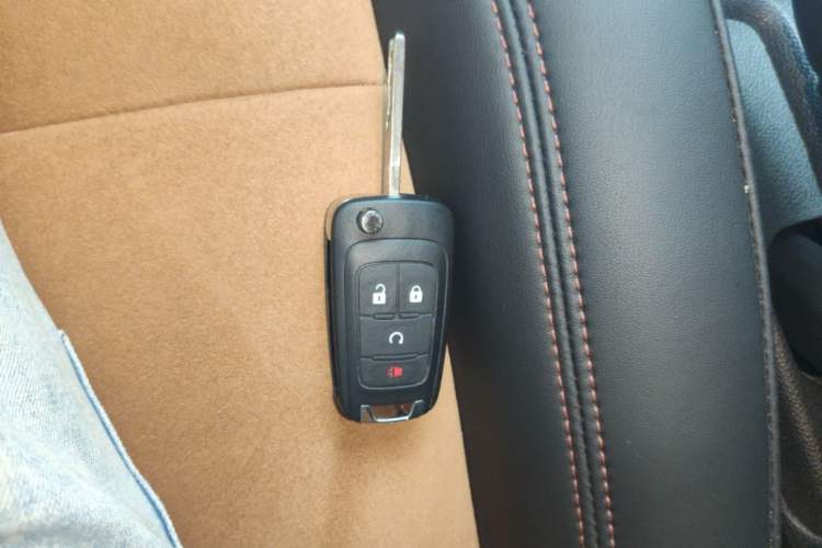 Used Buick Encore 2015 1.4T Automatic Two-Wheel Drive Urban Leading Model Vehicle Key