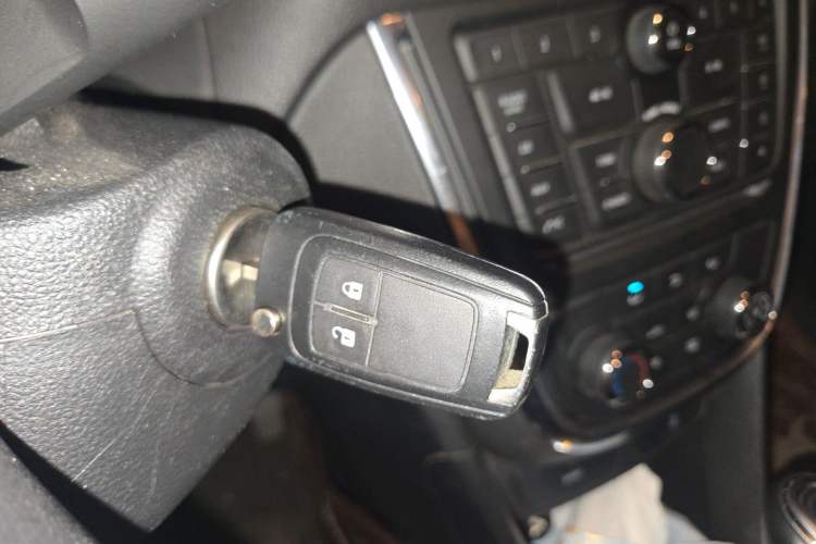 Used Buick Encore 2015 1.4T Automatic Two-Wheel Drive Urban Elite Version Vehicle Key
