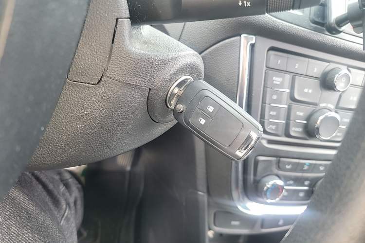 Used Buick Encore 2015 1.4T Automatic Two-Wheel Drive Urban Elite Version Vehicle Key