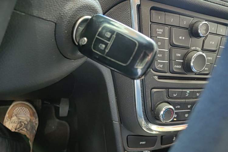 Used Buick Encore 2015 1.4T Automatic Two-Wheel Drive Urban Elite Version Vehicle Key