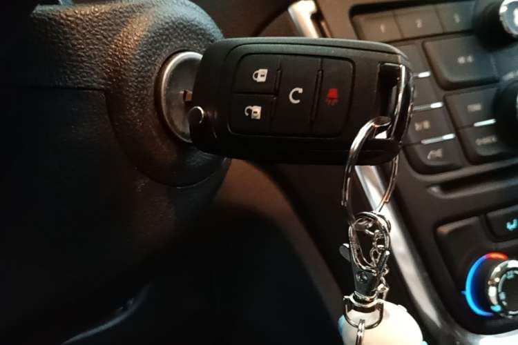 Used Buick Encore 2015 1.4T Automatic Two-Wheel Drive Urban Leading Model Vehicle Key