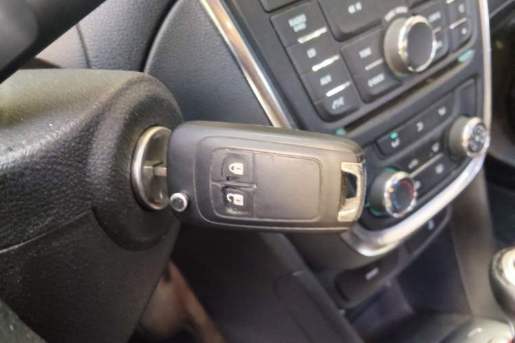 Used Buick Encore 2015 1.4T Automatic Two-Wheel Drive Urban Elite Version Vehicle Key