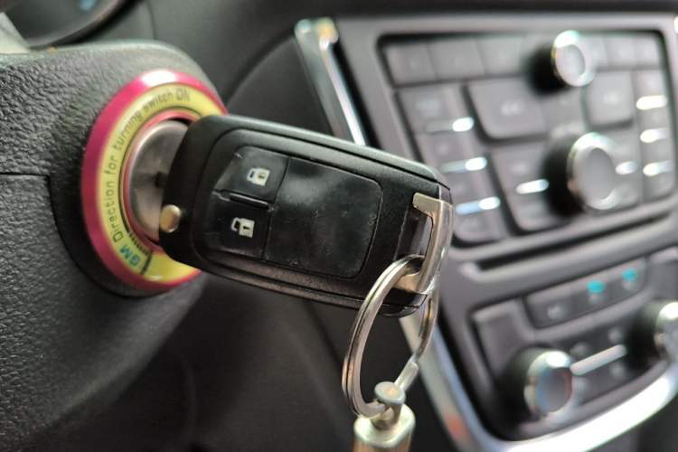 Used Buick Encore 2015 1.4T Automatic Two-Wheel Drive Urban Elite Version Vehicle Key