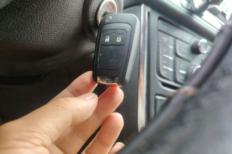 Used Buick Encore 2015 1.4T Automatic Two-Wheel Drive Urban Elite Version Vehicle Key