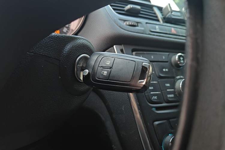 Used Buick Encore 2015 1.4T Automatic Two-Wheel Drive Urban Elite Version Vehicle Key