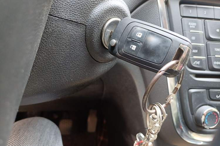 Used Buick Encore 2015 1.4T Manual Two-Wheel Drive Urban Advanced Model Vehicle Key