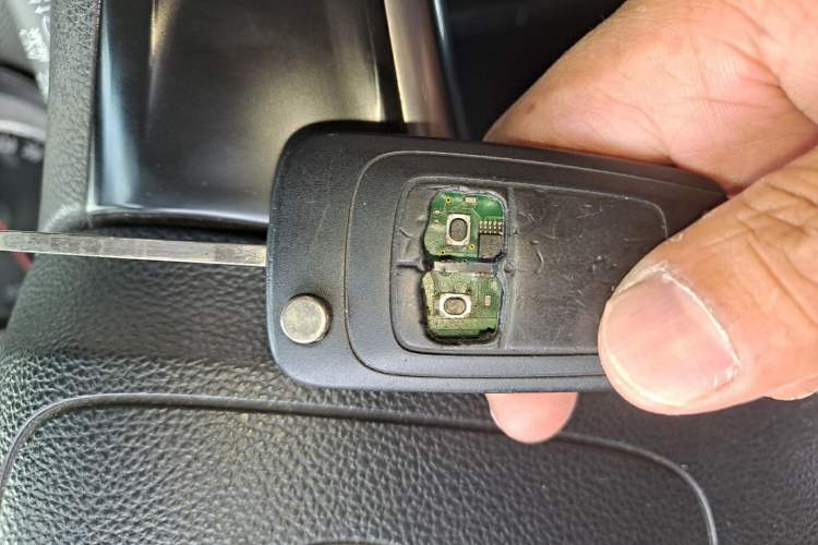 Used Buick Encore 2015 1.4T Automatic Two-Wheel Drive Urban Elite Version Vehicle Key