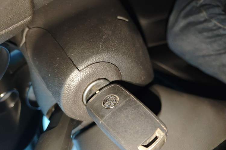 Used Buick Encore 2015 1.4T Automatic Two-Wheel Drive Urban Elite Version Vehicle Key