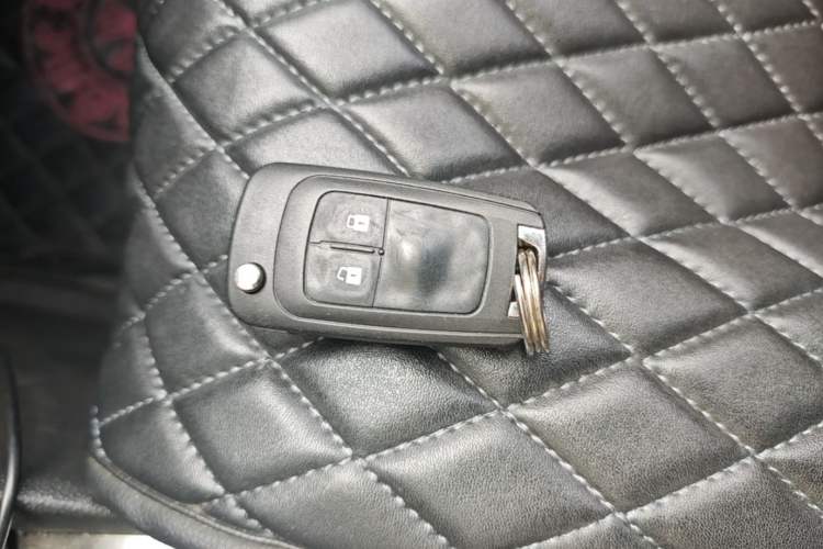 Used Buick Encore 2015 1.4T Automatic Two-Wheel Drive Urban Elite Version Vehicle Key