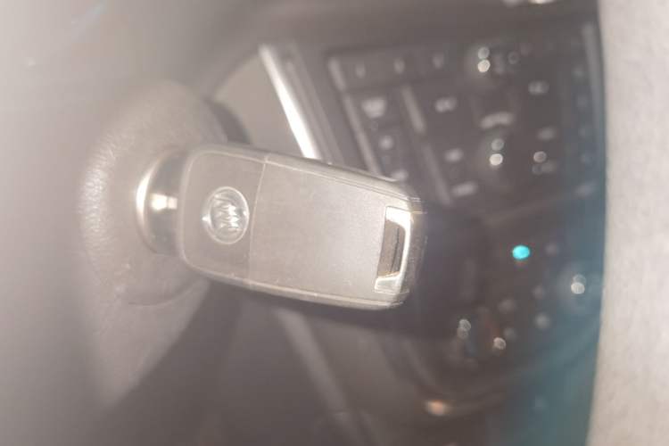 Used Buick Encore 2015 1.4T Automatic Two-Wheel Drive Urban Elite Version Vehicle Key