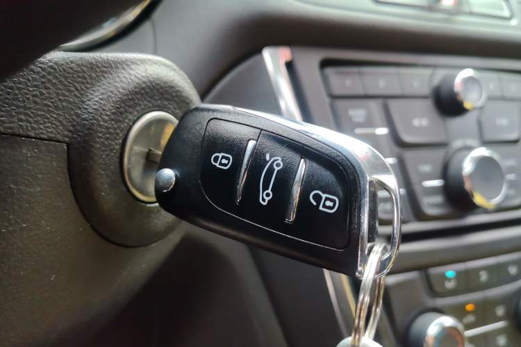 Used Buick Encore 2015 1.4T Automatic Two-Wheel Drive Urban Elite Version Vehicle Key