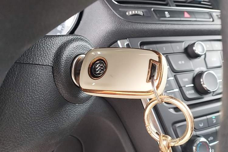 Used Buick Encore 2015 1.4T Automatic Two-Wheel Drive Urban Elite Version Vehicle Key