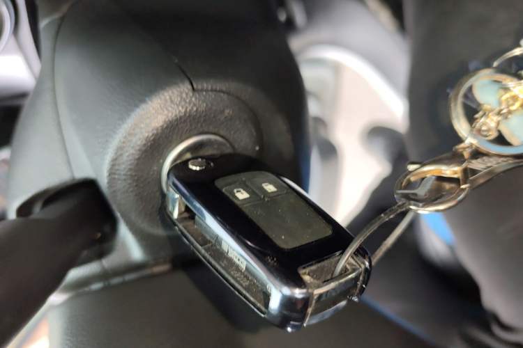 Used Buick Encore 2015 1.4T Automatic Two-Wheel Drive Urban Elite Version Vehicle Key