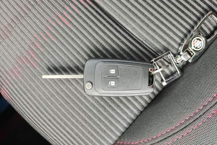 Used Buick Encore 2015 1.4T Automatic Two-Wheel Drive Urban Elite Version Vehicle Key