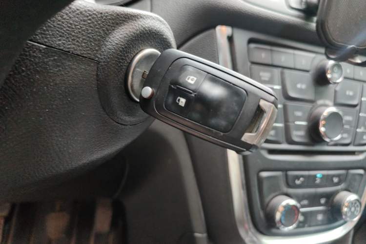 Used Buick Encore 2015 1.4T Manual Two-Wheel Drive Urban Advanced Model Vehicle Key