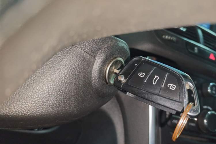 Used Buick Encore 2015 1.4T Manual Two-Wheel Drive Urban Advanced Model Vehicle Key