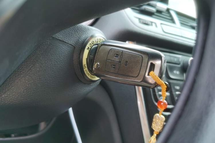 Used Buick Encore 2015 1.4T Automatic Two-Wheel Drive Urban Elite Version Vehicle Key