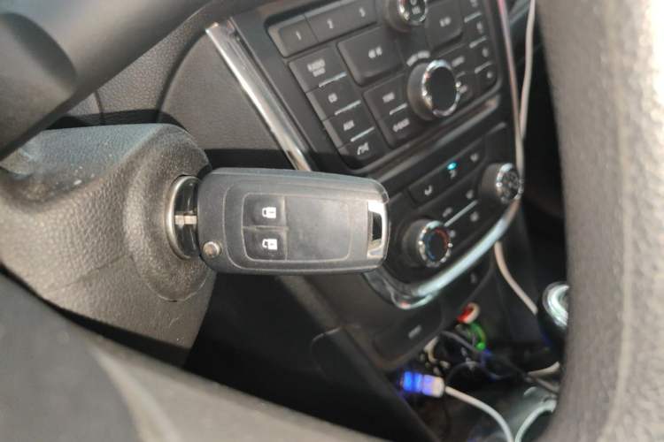 Used Buick Encore 2015 1.4T Automatic Two-Wheel Drive Urban Elite Version Vehicle Key
