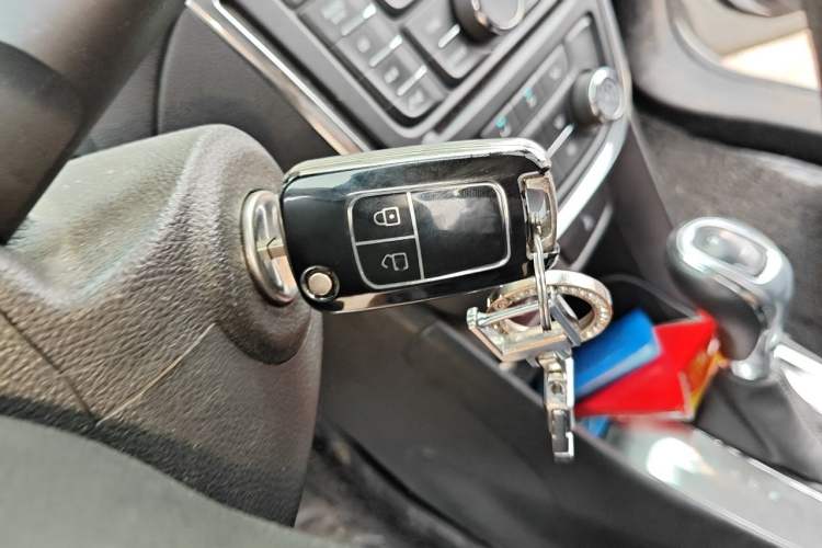 Used Buick Encore 2015 1.4T Automatic Two-Wheel Drive Urban Elite Version Vehicle Key