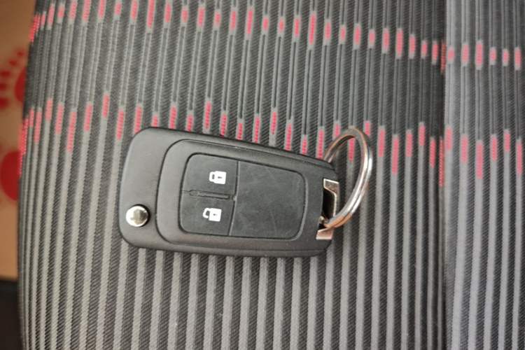Used Buick Encore 2015 1.4T Automatic Two-Wheel Drive Urban Elite Version Vehicle Key