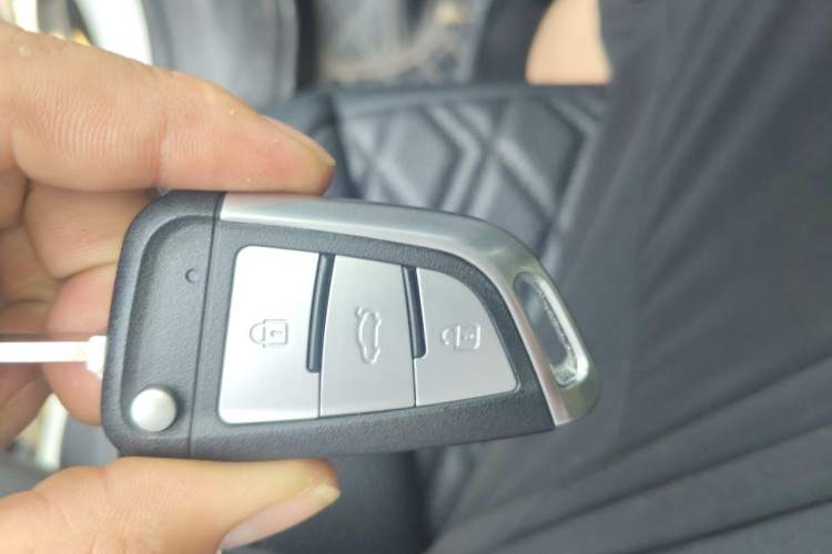 Used Buick Encore 2015 1.4T Automatic Two-Wheel Drive Urban Elite Version Vehicle Key