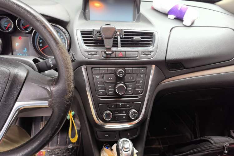 Used Buick Encore 2015 1.4T Automatic Two-Wheel Drive Urban Elite Version Audio And AC Panel