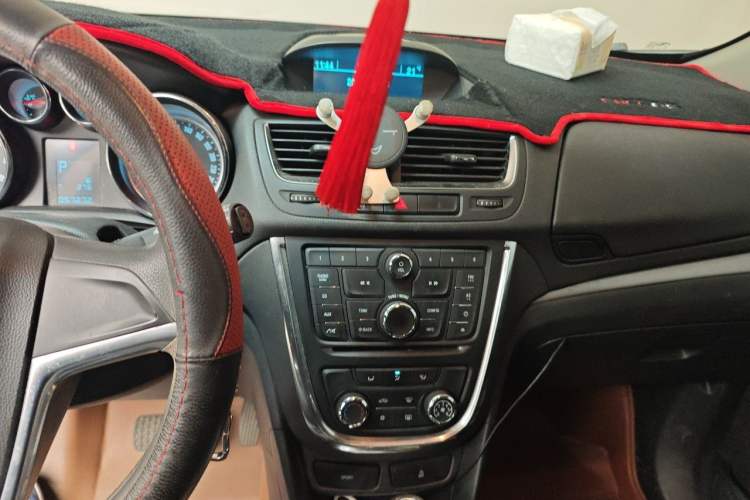 Used Buick Encore 2015 1.4T Automatic Two-Wheel Drive Urban Elite Version Audio And AC Panel